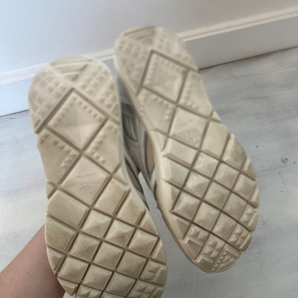 Valentino Garavani Lace-up Sneakers Sz 40 White Beige Suede Rubber Shoes - Picture 12 of 13